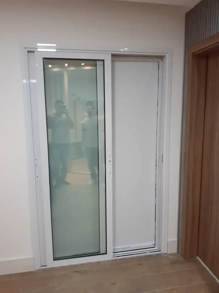 Porta antirruído para isolamento acústico de quarto