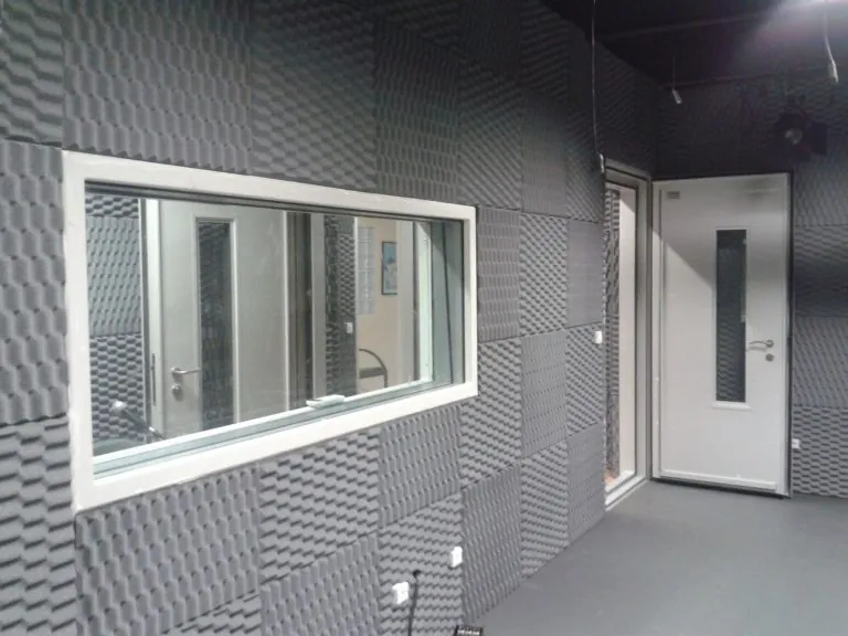 Isolamento acústico para estúdio: 2 soluções da Frames para seu espaço