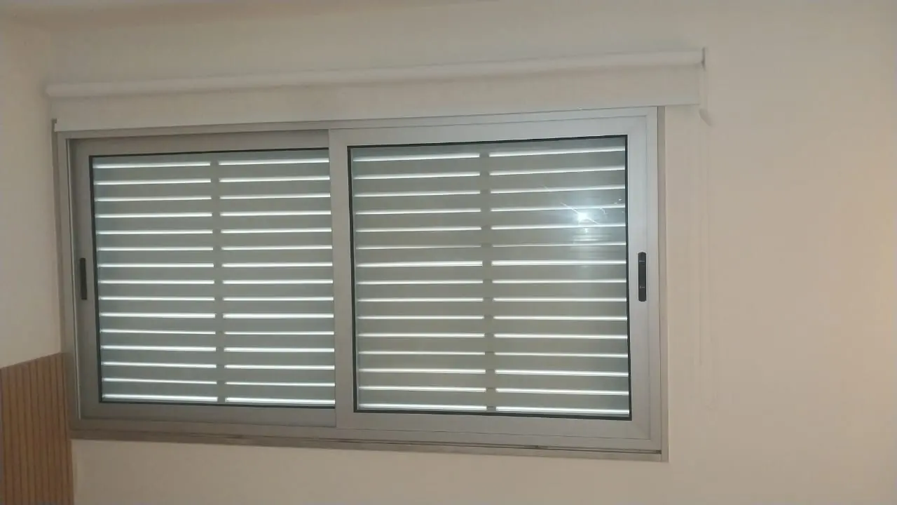 Lã de vidro: o que é, para que serve e seu uso em portas e janelas acústicas